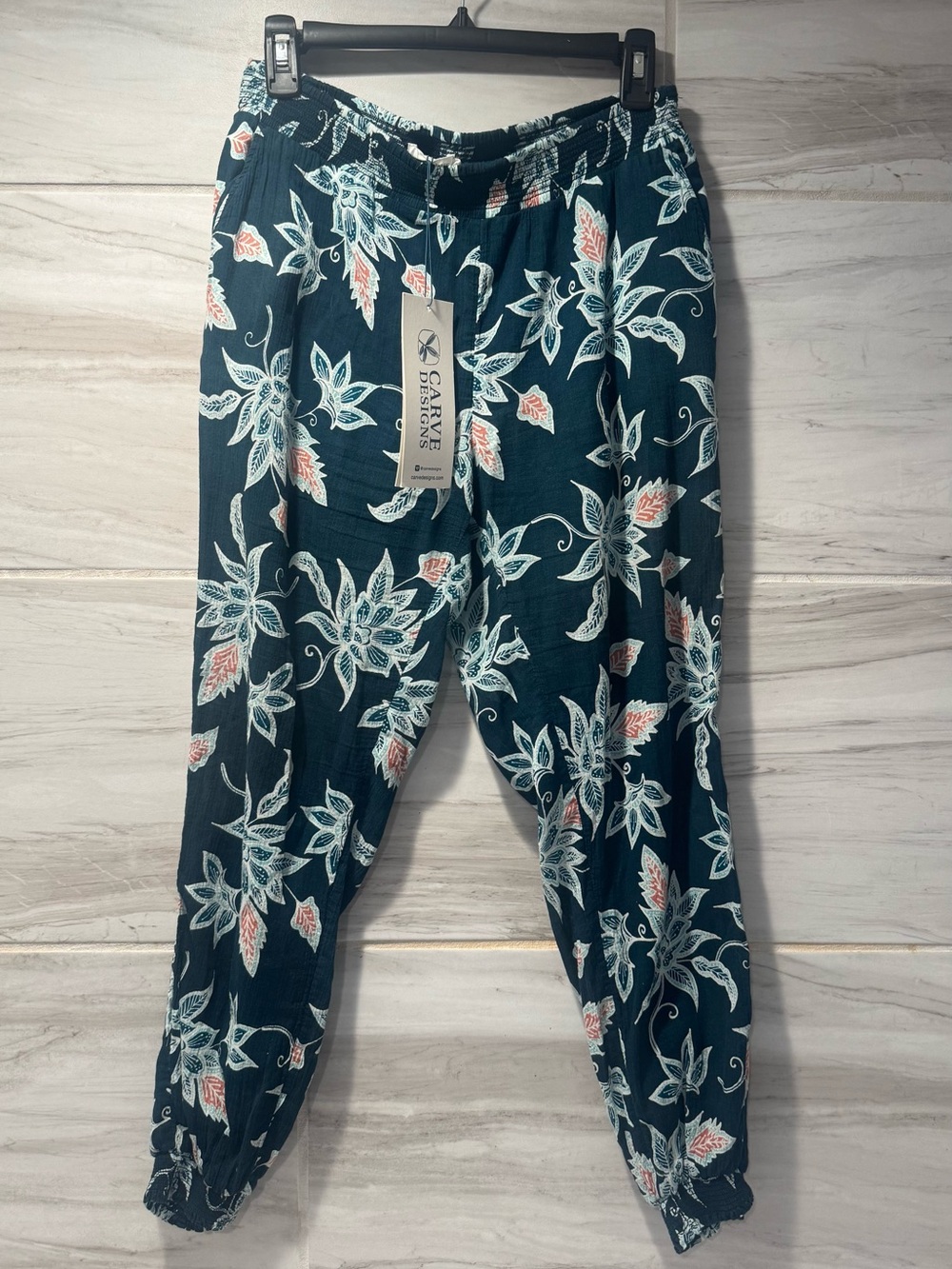Women’s NWT Carve Designs Joggers Size Small